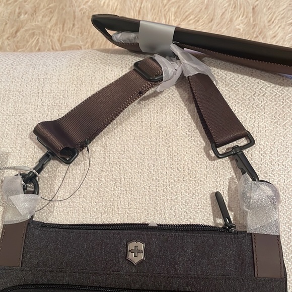 NWT Victorinix Architecture Urban cross body bag gray with brown strap - Picture 2 of 6